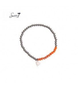 elastische armband met zilverkleurige en oranje kralen