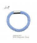 Armband met kleine blauwe glaskralen en magneetsluiting