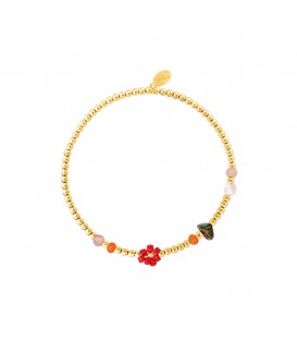 Goudkleurige armband met kralen, steentjes en een rode bloem