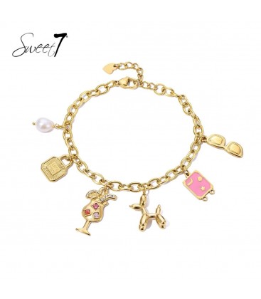 Goudkleurige armband met verschillende bedels
