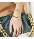 Goudkleurige chain armband met een detail