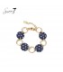 Armband met donkerblauwe schijfjes, stippen en goudkleurige schakels.